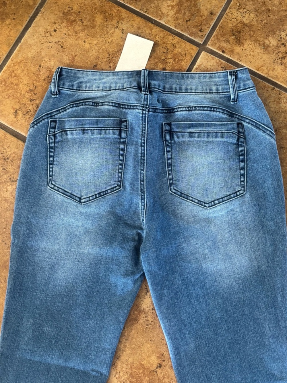 Flamingals Women’s Blue Denim Ankle Jeans with Button Hem Pearl Bottoms NWT - Picture 6 of 7
